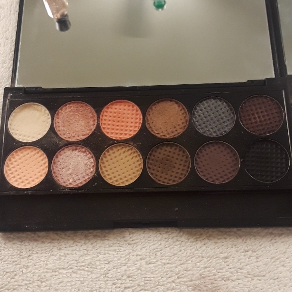 Sleek makeup